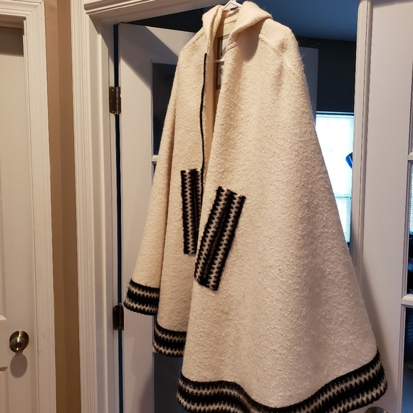 Heavy Wool Chanel Cape with Hood - Picture 4 of 8